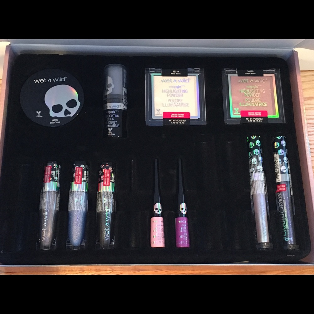 Wet N Wild Goth-o-graphic Collection Bundle